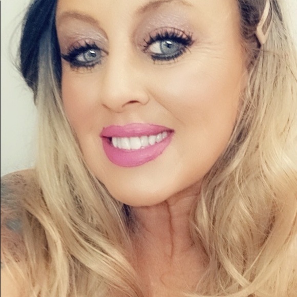 Meet your Posher, Angie - Picture 2 of 3